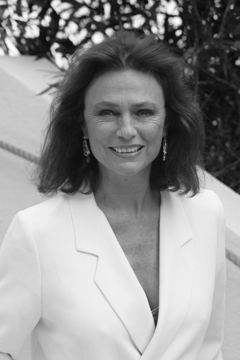 JACQUELINE-BISSET-BNW